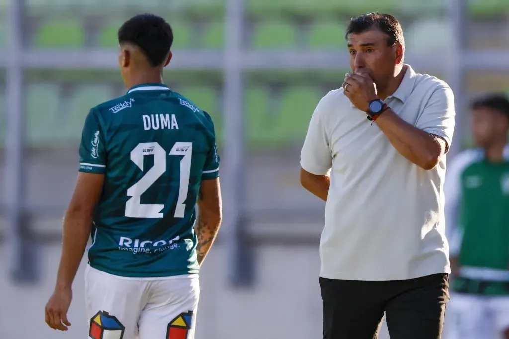 Héctor Robles en este cuarto paso por Santiago Wanderers logró en 19 partidos ocho victorias, seis empates y recibió cinco derrotas. | Foto: Photosport.