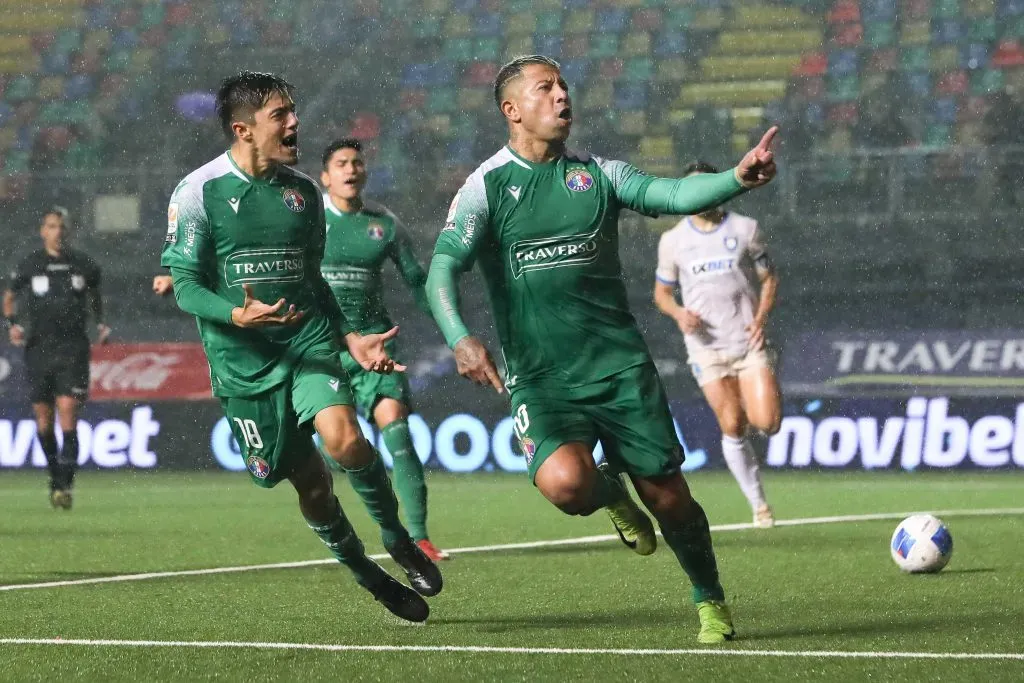 Otra imagen del festejo de Valencia. (Felipe Zanca/Photosport).