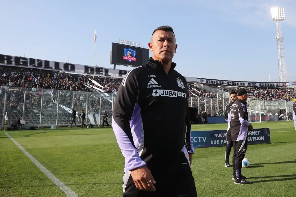 Pese a todos los rumores sobre su salida, finalmente Colo Colo seguirá siendo el entrenador del primer equipo. | Foto: Photosport.