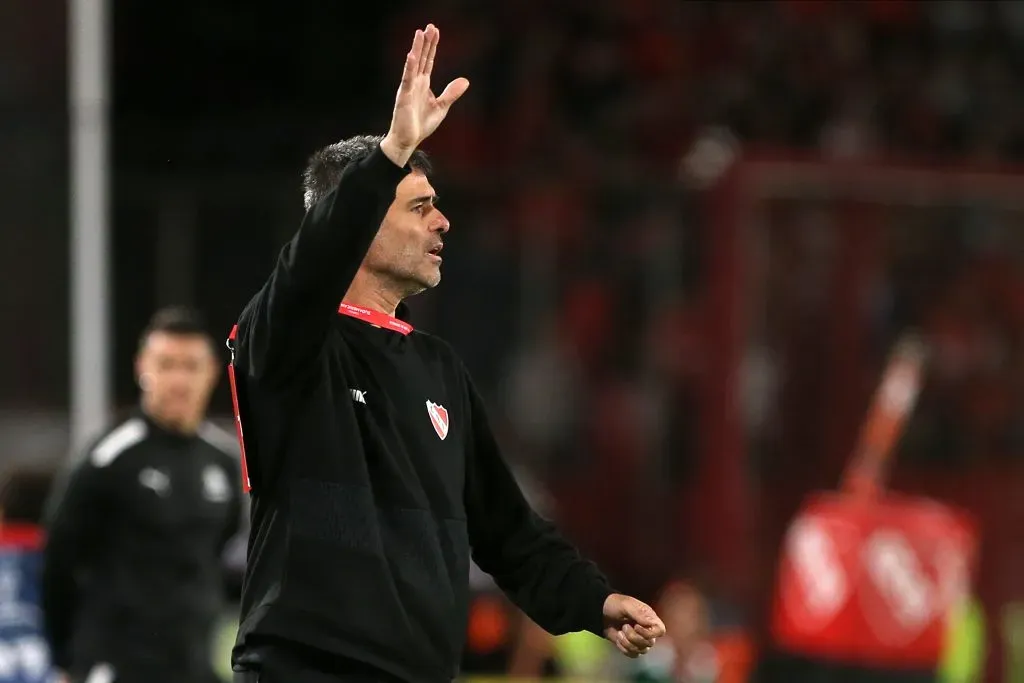 Julio Vaccari, el entrenador de Independiente. (Daniel Jayo/Getty Images).