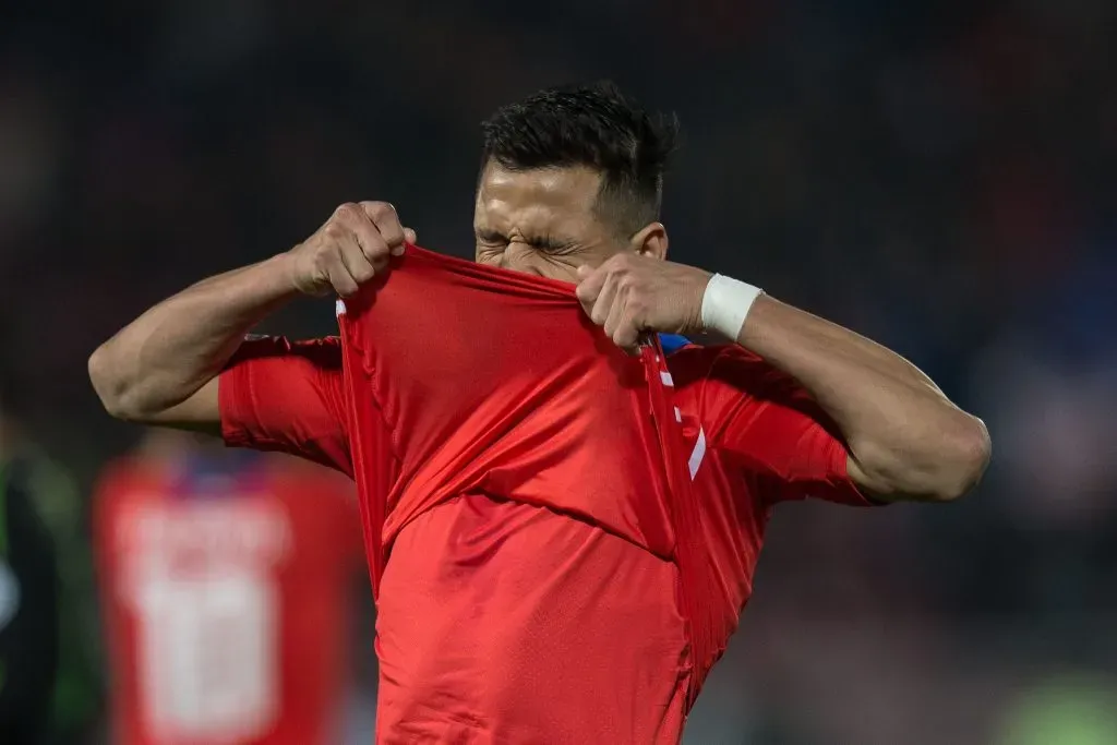 La frustración de Alexis Sánchez en el duelo ante México. (Fotoarena/Photosport).