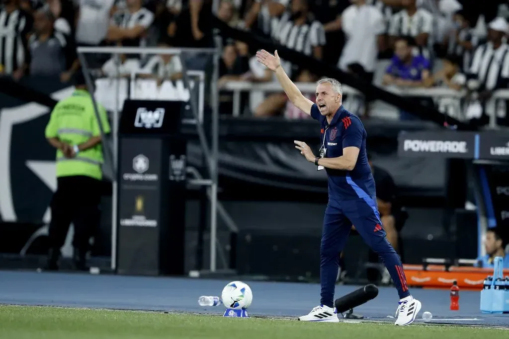 Gustavo Álvarez piensa en reforzar el plantel azul. Foto: DiaEsportivo/Photosport