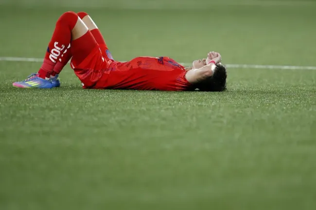 Universidad de Chile quedó eliminada de la Copa Libertadores con 10 unidades, un golpe a las pretensiones azules que ahora se enfocan en la Copa Sudamericana. Foto: DiaEsportivo/Photosport