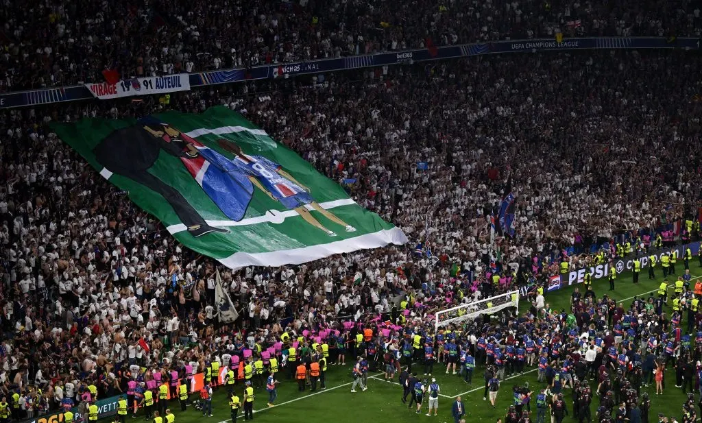 Los hinchas de PSG homenajearon a Xana. Imagen: Getty
