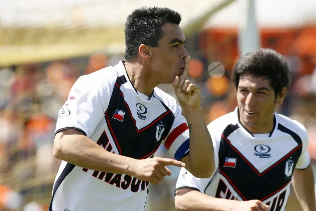 Esteban Paredes celebra en Santiago Morning. (ANDRES PINA/PHOTOSPORT).