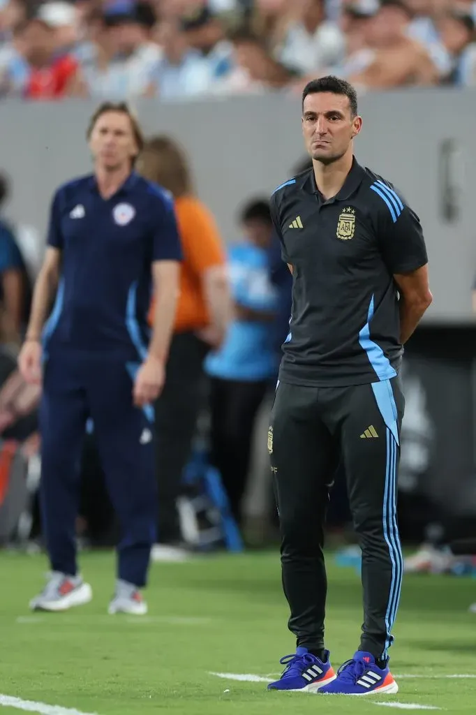 Lionel Scaloni definió la formación y sólo tiene una duda para enfrentar a Chile. Foto: Getty Images.