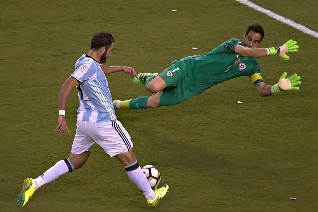 La jugada del Pipita Higuaín en la final de la Copa América del Centenario en 2016. (Mexsport/Photosport).