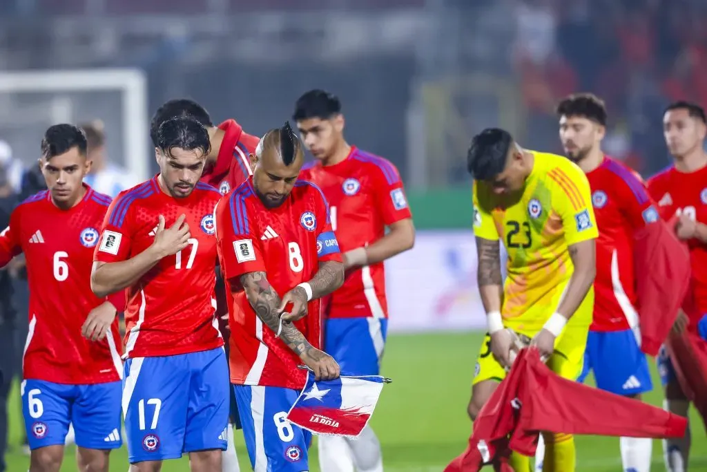 Arturo Vidal entró como capitán, se calentó con Rodrigo De Paul y terminó saliendo en el descanso. Foto: Photosport.