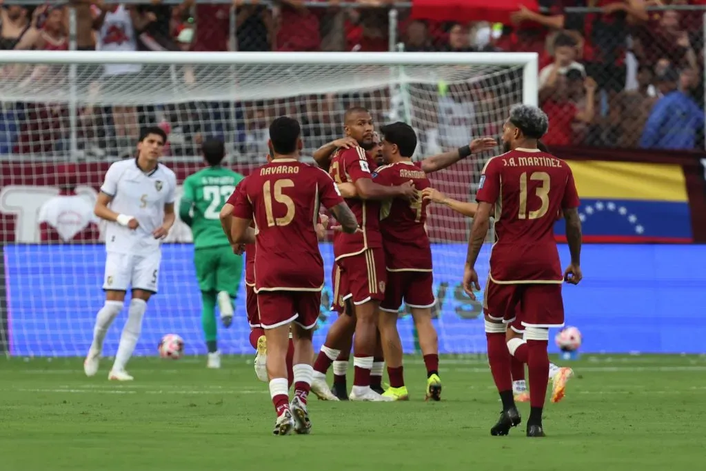El triunfo de Venezuela dejó a la selección chilena a detalles de quedar eliminado del Mundial 2026. | Foto: Getty Images.