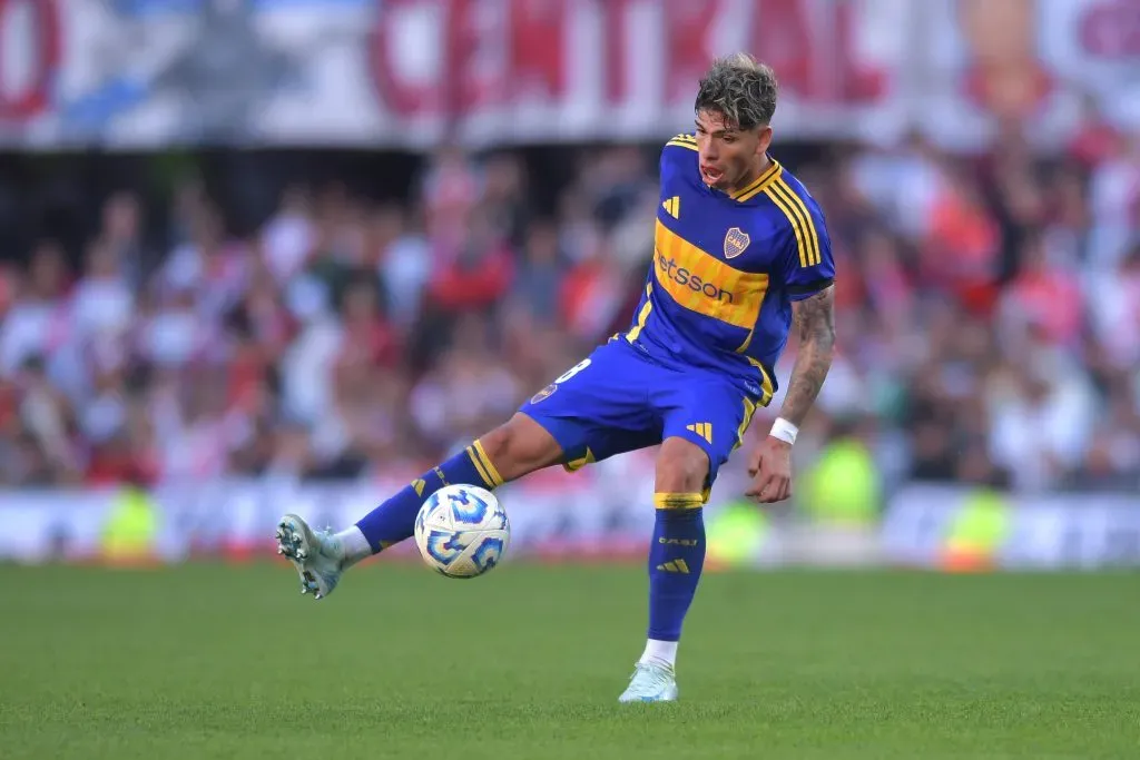 Carlos Palacios en acción ante River Plate en el Superclásico que le costó la salida de Boca a Gago. (Marcelo Endelli/Getty Images).