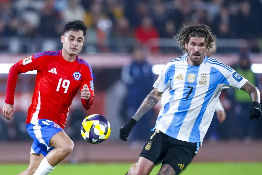 Javier Altamirano tuvo minutos ante Argentina. (Pepe Alvujar/Photosport).