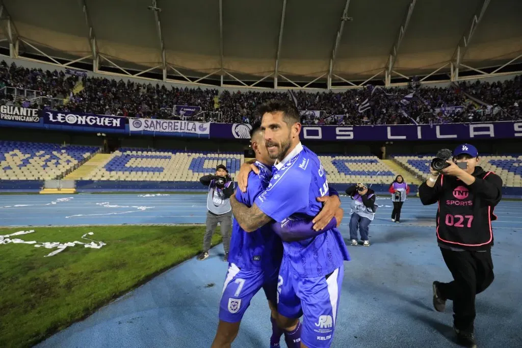 Otra imagen del festejo de Joaquín Larrivey. (Eduardo Fortes/Photosport).