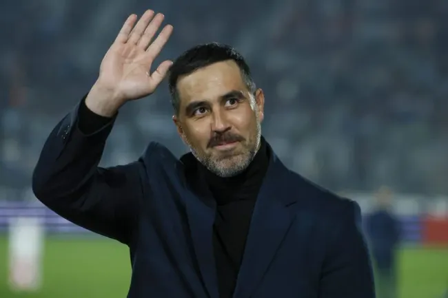 Hoy en día, Claudio Bravo es comentarista de ESPN. (Andres Pina/Photosport).