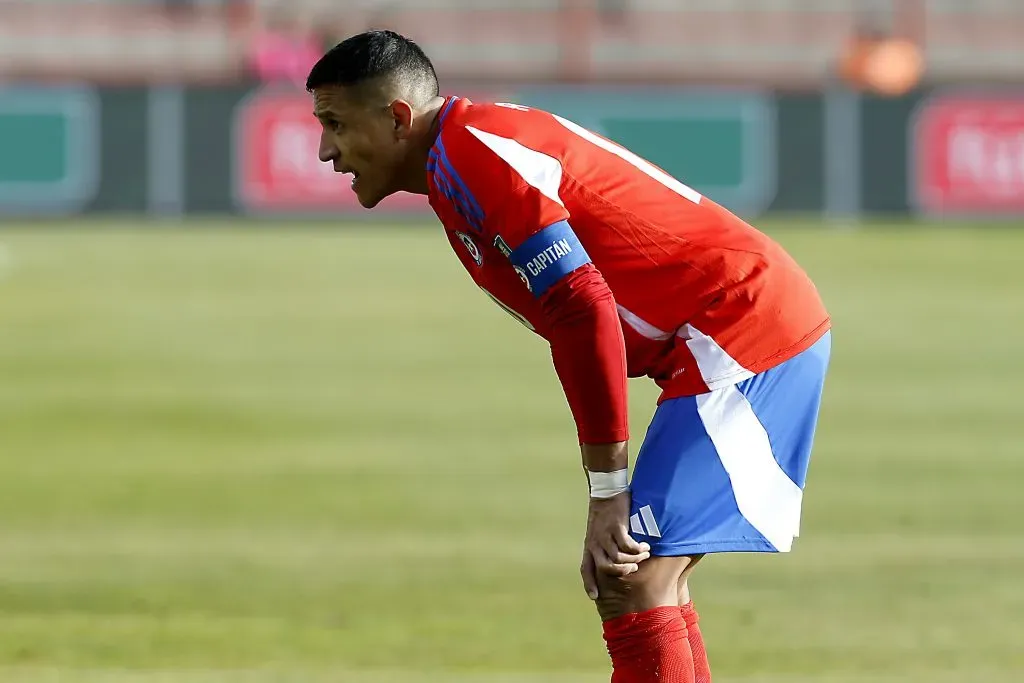 Alexis Sánchez fue el capitán de la Roja en la difícil visita a Bolivia. (Gaston Brito Miserocchi/Getty Images).