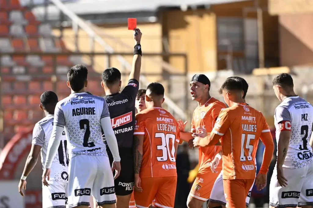 Cobreloa no la pasa bien y avisa que no tiene plata para refuerzos. Foto: Pedro Tapia/Photosport
