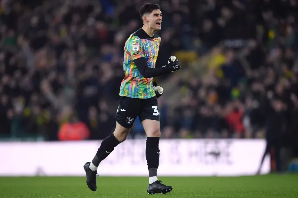 Vicente Reyes tiene problemas en el arco del Norwich