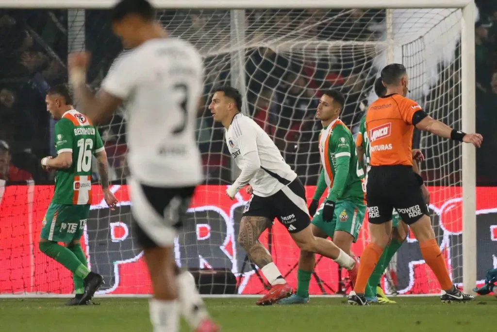 Javier Correa celebra uno de los dos goles que le anotó a Cobresal. (Dragomir Yankovic/Photosport).
