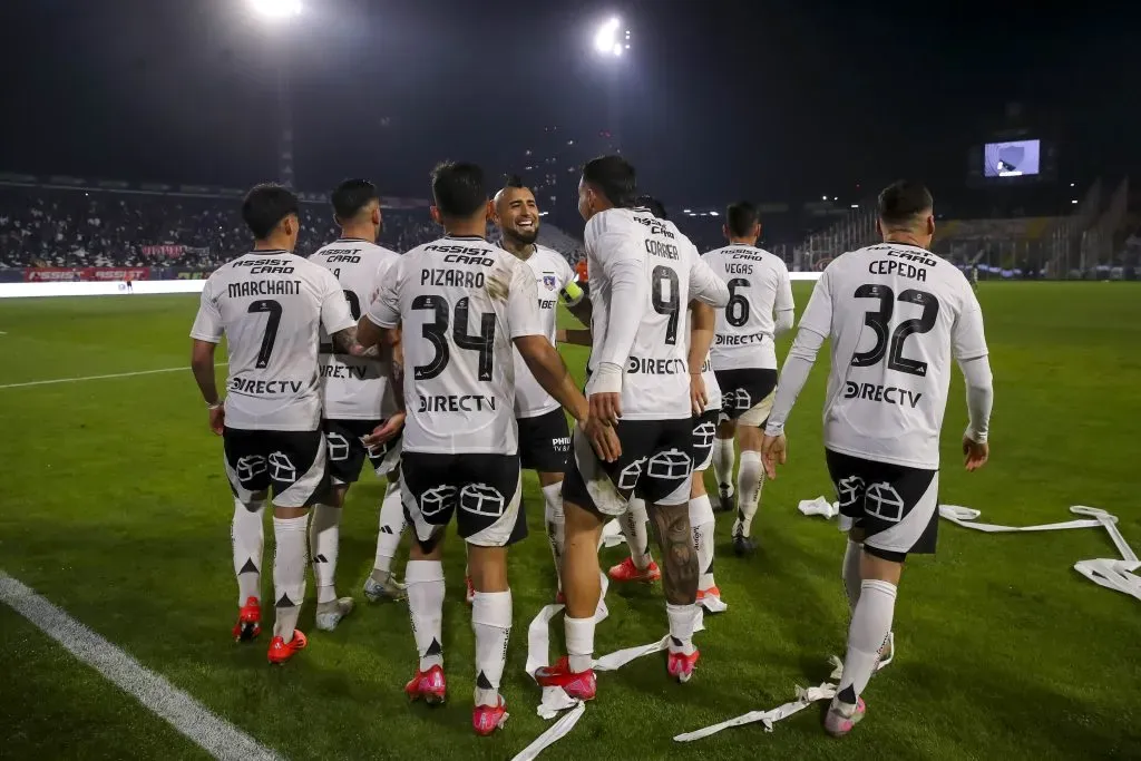 Colo Colo marcha séptimo con 21 puntos en la Liga de Primera 2025, a ocho unidades de los líderes Coquimbo Unido y Audax Italiano, pero con dos partidos menos. | Foto: Photosport.