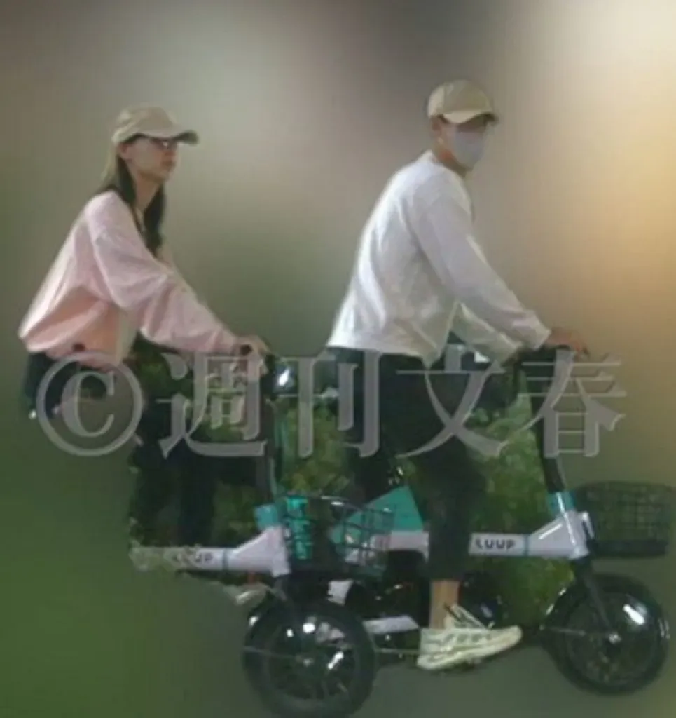 El tenista Kei Nishikori y la modelo Azuki Oguchi (Foto: Shukan Bunshun).