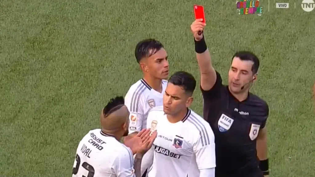 Arturo Vidal recibió una doble amonestación casi sin intervalo de tiempo.