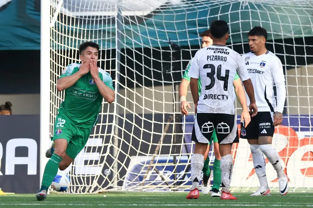 Saldivia y Pizarro se lamentan por el gol de Jorge Espejo. (Felipe Zanca/Photosport).