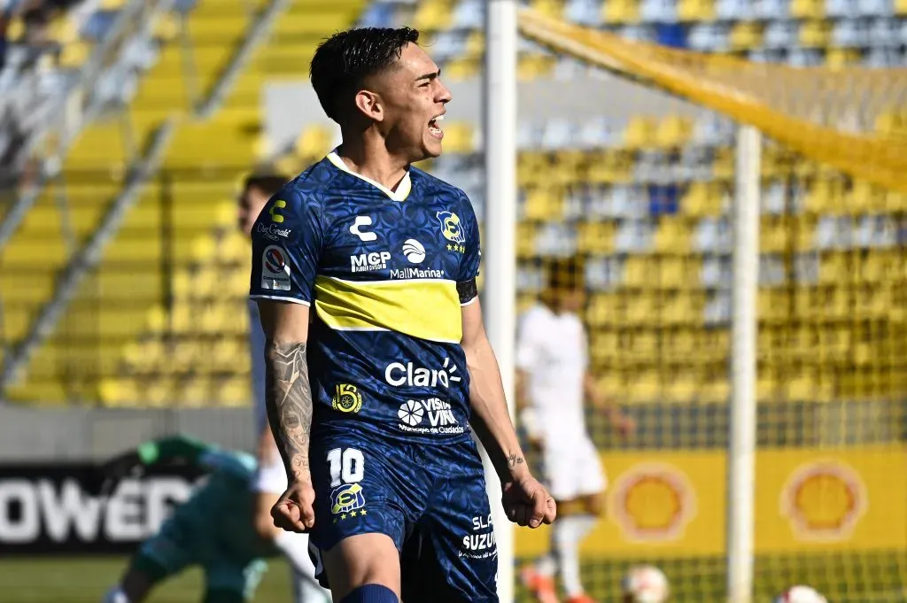 Joan Cruz le marcó un gol a Universidad de Chile en 2024. Así lo celebró. (Jose Veas/Photosport).