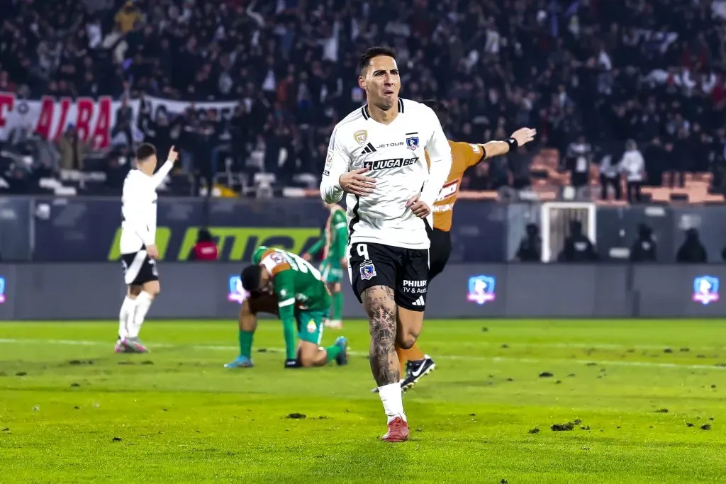 Si bien han puesto en duda su continuidad, Javier Correa no piensa moverse de Colo Colo. Foto: Photosport.