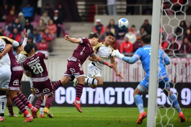 El gol de Bruno Cabrera ante los Papayeros. (Alejandro Pizarro Ubilla/Photosport).