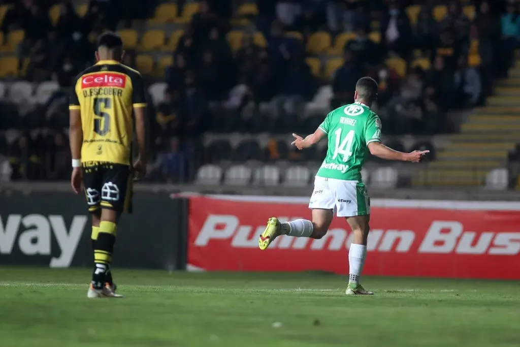 Futbol, Coquimbo Unido vs Audax Italiano
Vigesimoquinta fecha, campeonato Planvital 2022
El jugador de Audax Italiano Gonzalo Alvarez, celebra el gol, durante el partido de primera division realizado en el estadio Francisco Sanchez Rumoroso de Coquimbo, Chile.
13/09/2022
Hernan Contreras/Photosport
Football, United Coquimbo vs Italian Audax
Twenty-fifth date, Planvital 2022 championship
The player from Audax Italiano Gonzalo Alvarez, celebrates the goal, during the first division match held at the Francisco Sanchez Rumoroso stadium in Coquimbo, Chile.
13/09/2022
Hernan Contreras/Photosport