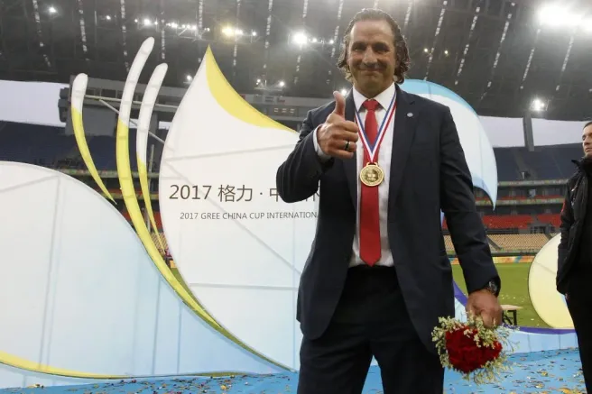 Juan Antonio Pizzi tras ganar la China Cup con la Roja. (Andres Pina/Photosport).