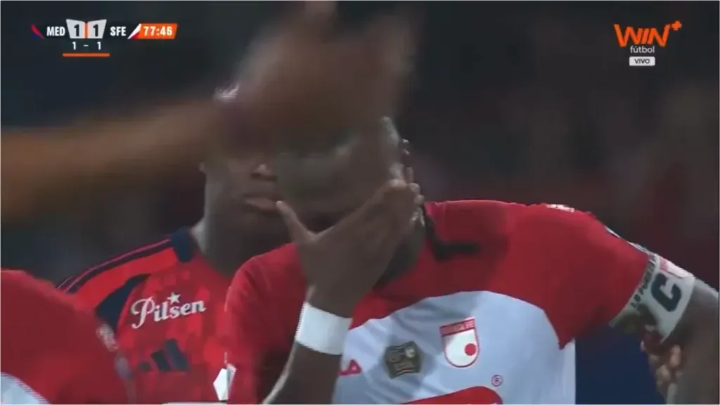 Hugo Rodallega lloró por la lesión muscular. Todo cambió muy rápido. (Captura Win Sports).