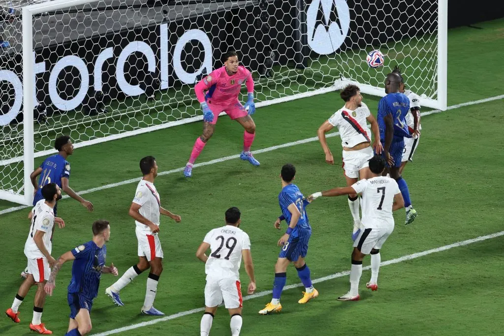 Kalidou Koulibaly marcó el 3-2 y estuvo cerca del batacazo para el Al Hilal (Photo by Megan Briggs/Getty Images)