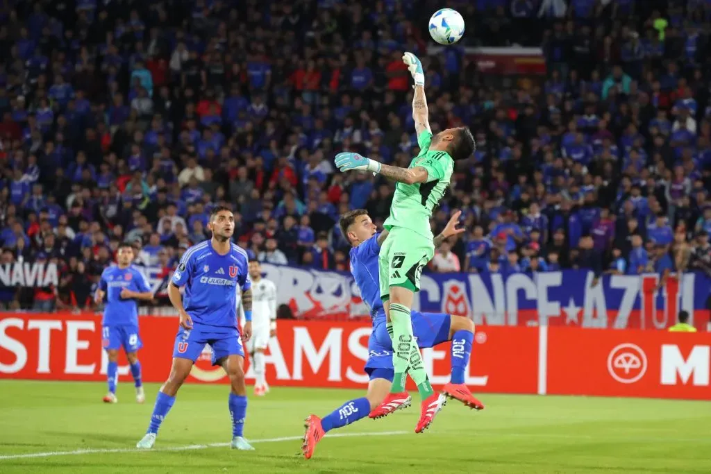 Gabriel Castellón partió de mayor a menor su nivel en la Copa Libertadores. (Jonnathan Oyarzun/Photosport).