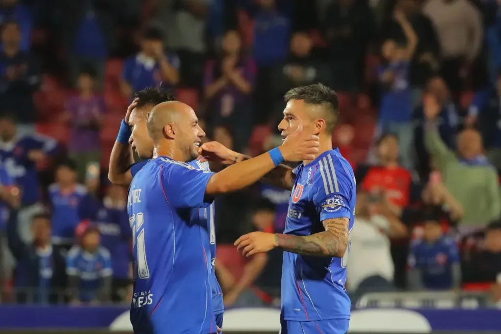 Charles Aránguiz y el Carepato Díaz podrían recibir una gran ayuda. (Jonnathan Oyarzun/Photosport).