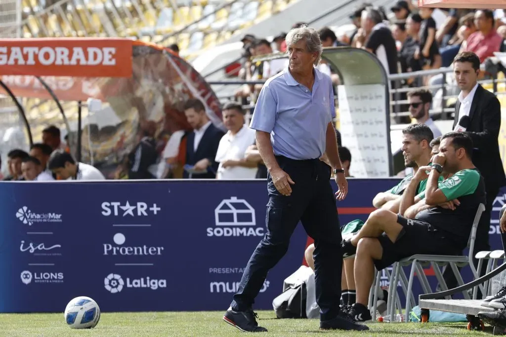 Manuel Pellegrini piensa en el futuro de Betis. Foto: Raul Zamora/Photosport