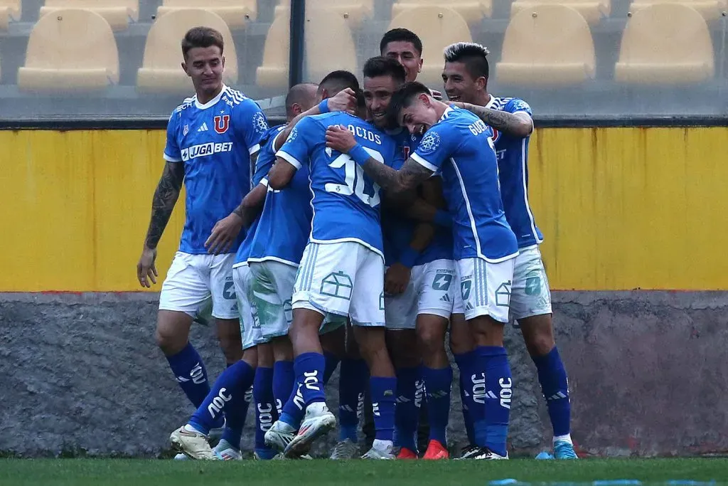 La U volverá a jugar con pantalones blancos, pero suma las calcetas.