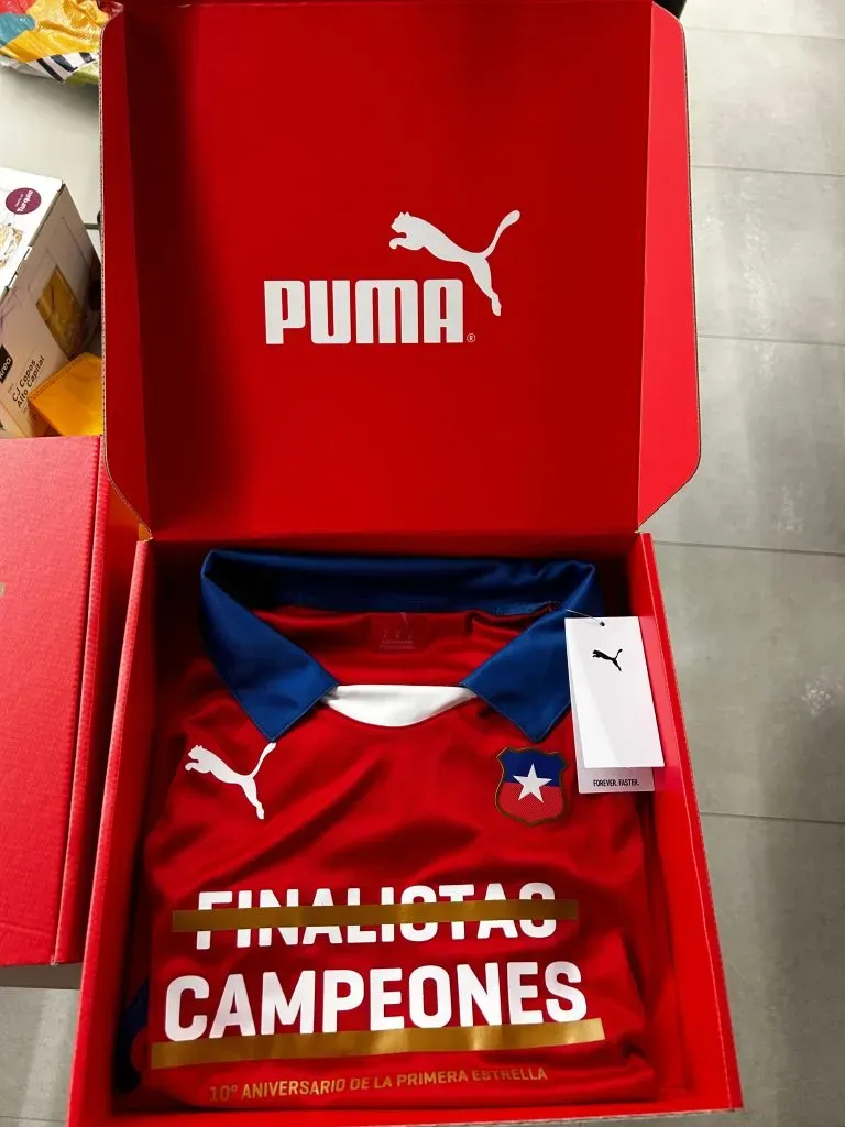 La camiseta conmemorativa de Chile a 10 años de la primera Copa América