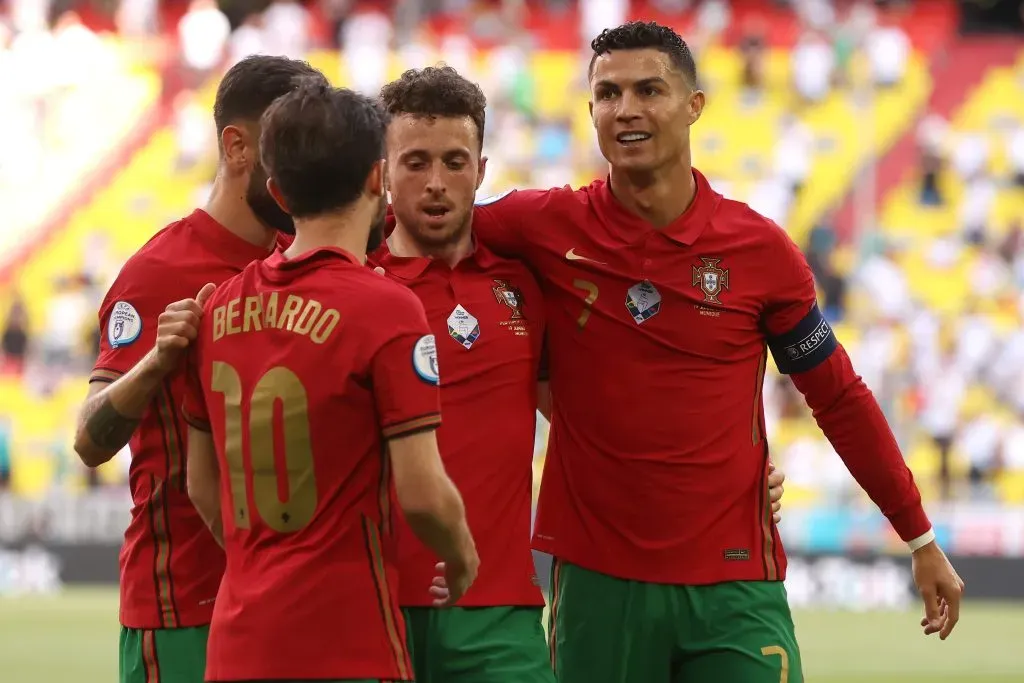Diogo Jota vivió años en la selección de Portugal con Cristian Ronaldo. (Photo by Alexander Hassenstein/Getty Images)