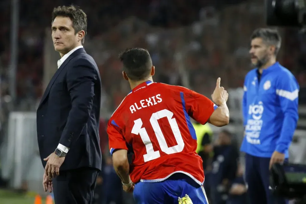 Guillermo Barros Schelotto enfrentó a Chile como DT de Paraguay. (Andres Pina/Photosport).