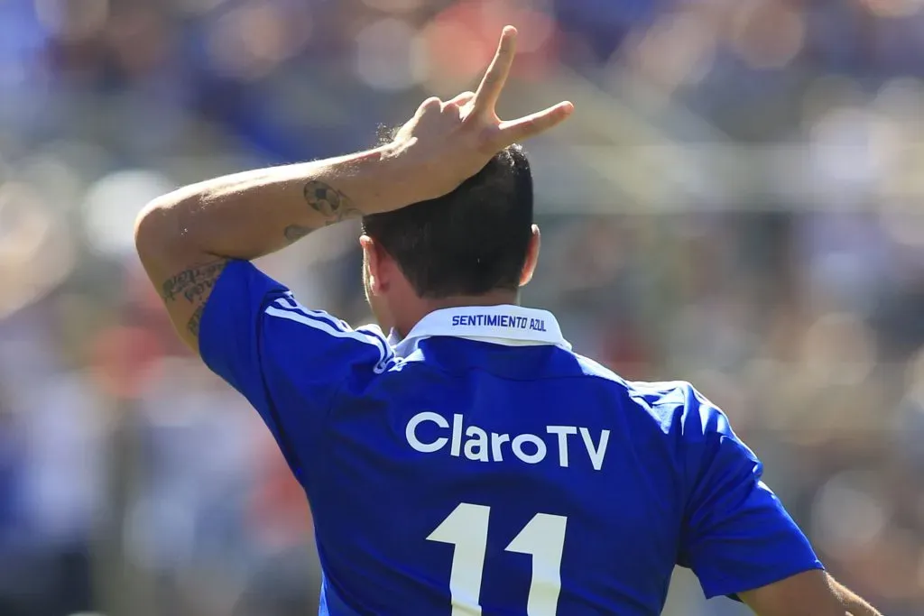Sebastian Ubilla celebra su gol contra Universidad Catolica durante su paso por Universidad de Chile. Foto: Marcelo Hernandez/Photosport