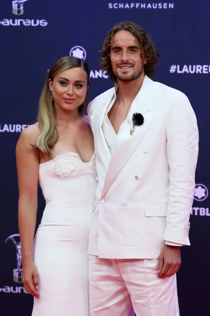 Paula Badosa y Stefanos Tsitsipas en la alfombra roja de los Laureus World Sport Awards 2025 (Getty Images).