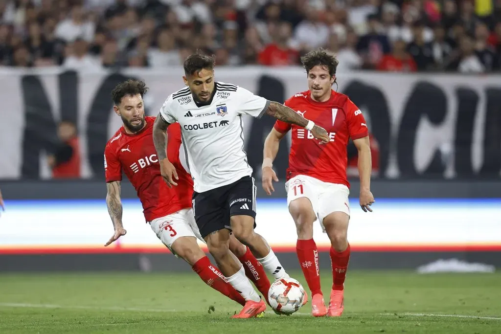 Marcos Bolados entrenó con los titulares para el clásico con la UC. Foto: Pepe Alvujar/Photosport