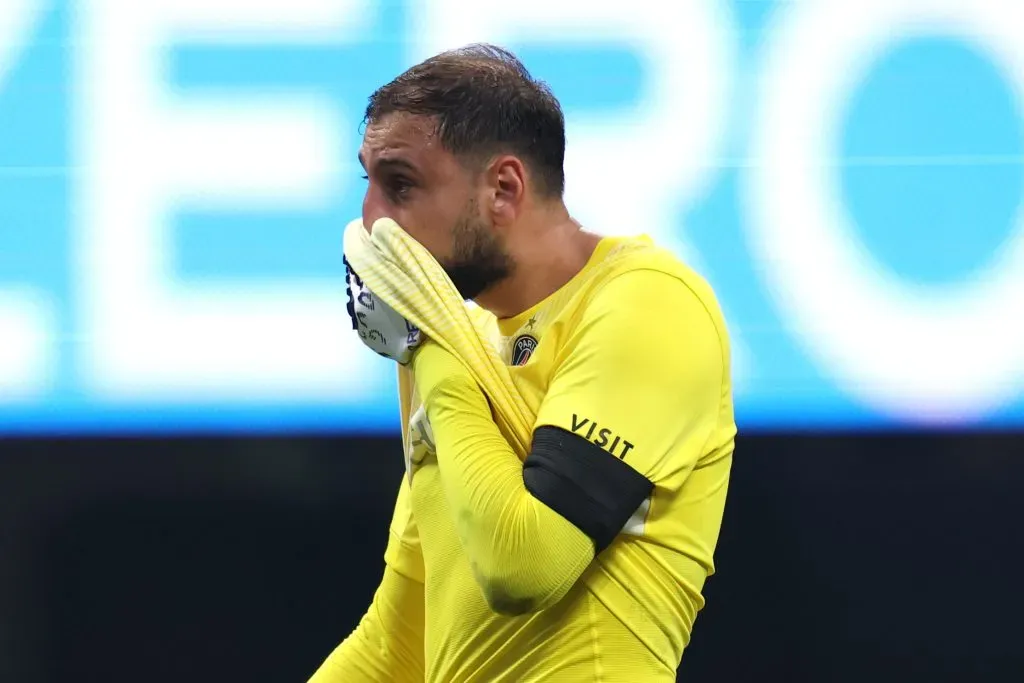 Donnarumma no lo podía creer: Musiala sale en camilla con el tobillo destrozado. (Fotos: Getty Images)