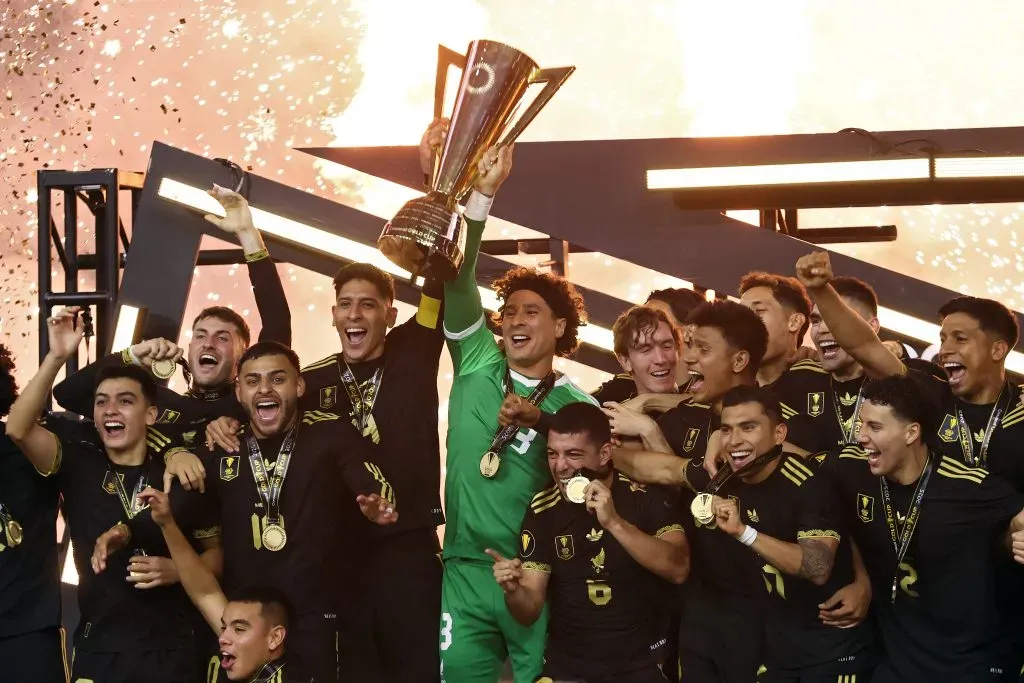 México celebró una remontada a domicilio vs Estados Unidos y ganó otra vez la Copa de Oro. (Omar Vega/Getty Images).