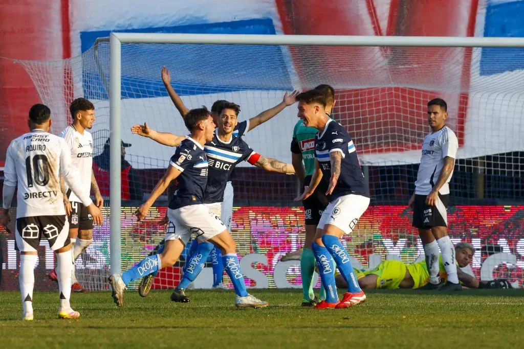 Diego Corral celebra el golpe de nocaut ante Colo Colo. (Pepe Alvujar/Photosport).