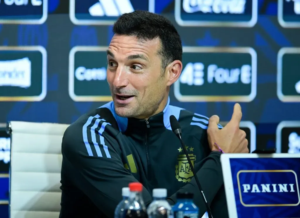 La visión que tiene Almada de Scaloni es una muy particular. Lo respalda mucho. (Marcelo Endelli/Getty Images).