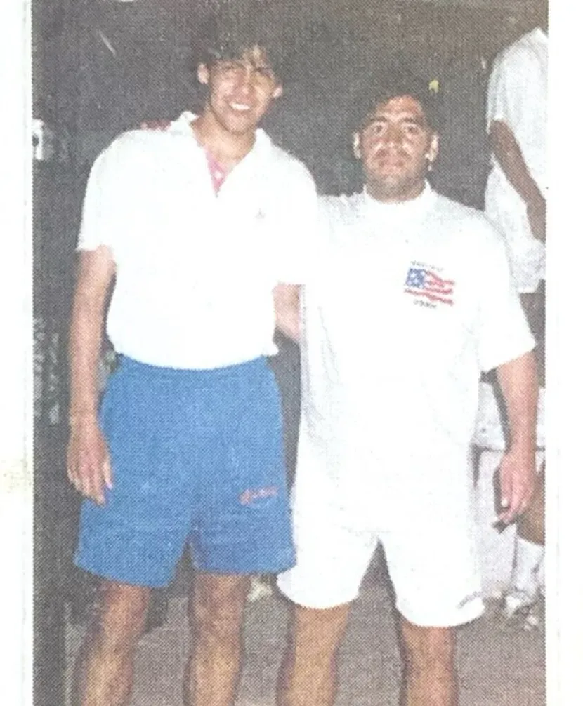 Pepe Díaz junto a Diego Maradona, quien lo dirigió en Mandiyú de Corrientes