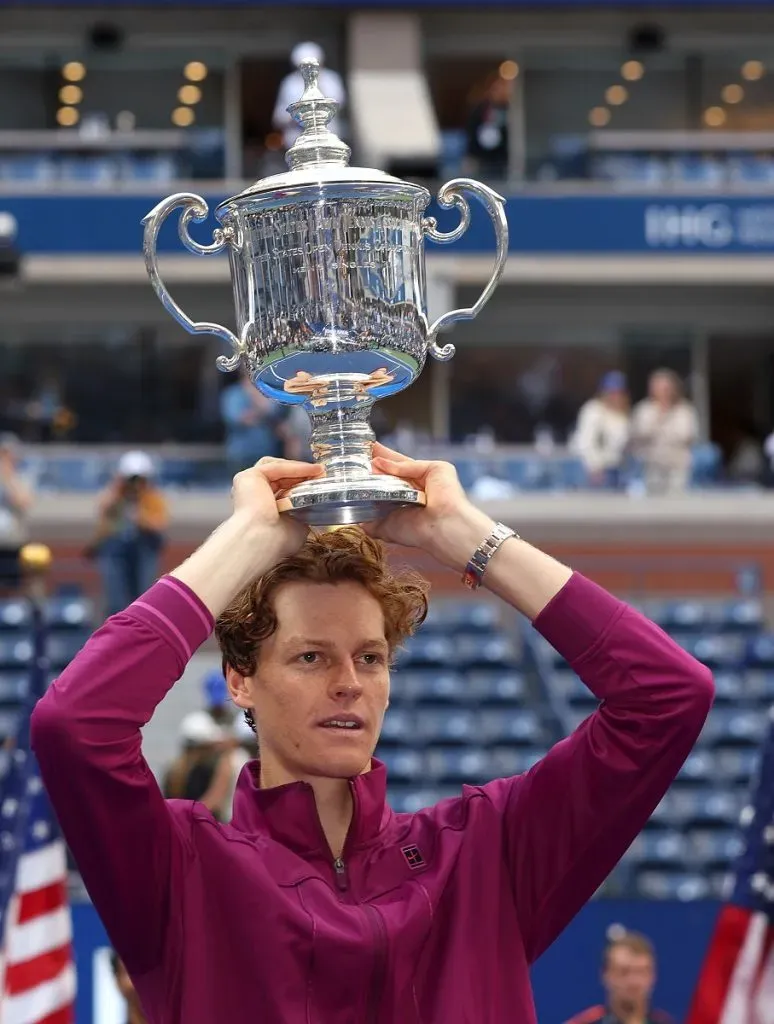 Jannik Sinner con el trofeo del US Open 2024 (Getty Images).