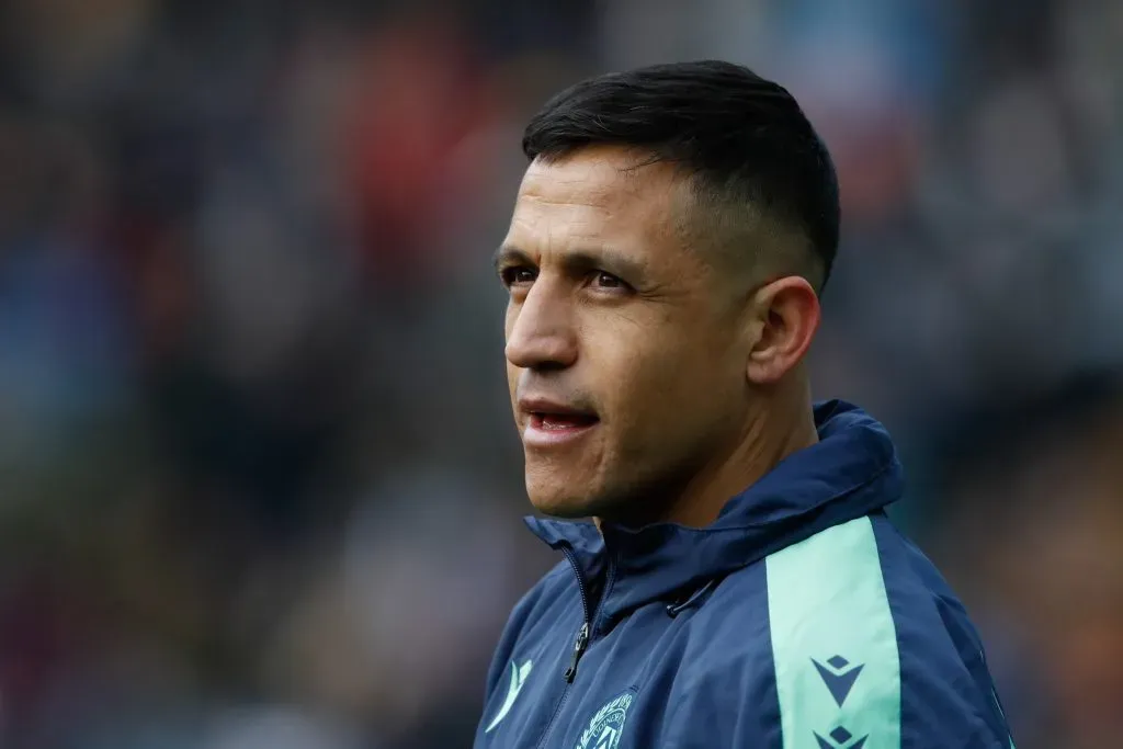 Alexis Sánchez espera cerrar el fichaje en su nuevo equipo. (Photo by Timothy Rogers/Getty Images)