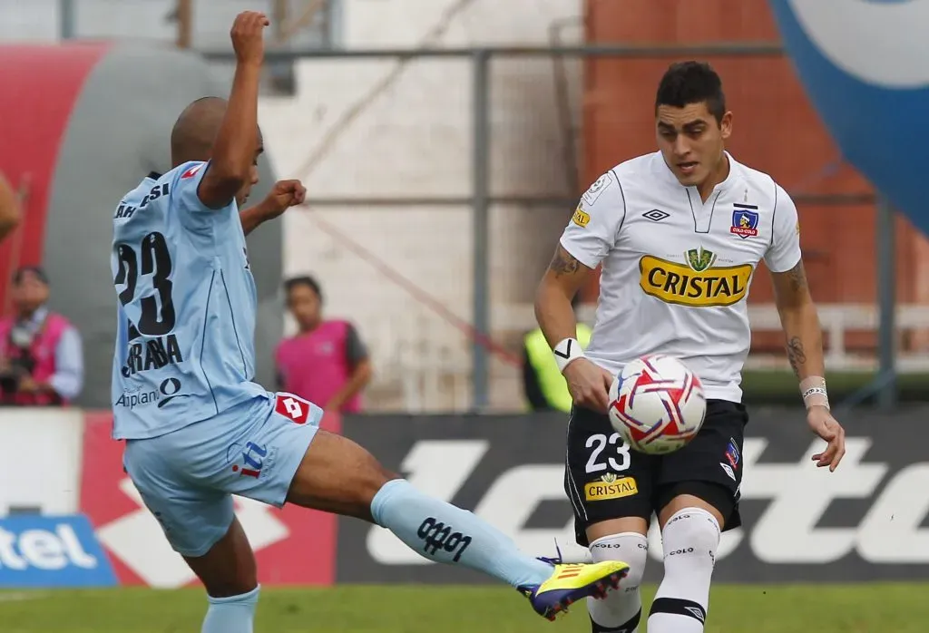 Bruno Romo en acción por Colo Colo durante el Clausura 2012. (Marcelo Hernandez/Photosport).